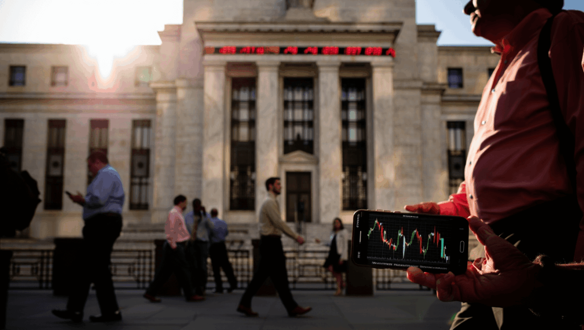 GDP soars to 4.3% in Q3 2025, blowing past economist expectations as US economy roars back