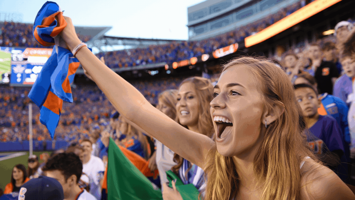 Football games this weekend: Patriots-Broncos, Rams-Seahawks tonight
