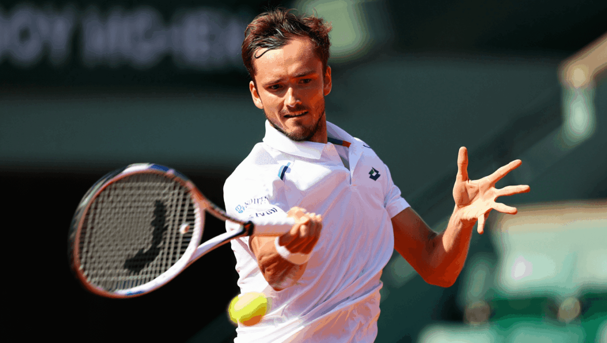 De Jong loses to Medvedev 7-5, 6-2, 7-6 at Australian Open