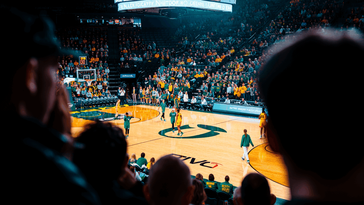 Minnesota vs Oregon women's basketball tonight in Eugene, Gophers lead Big Ten battle at halftime