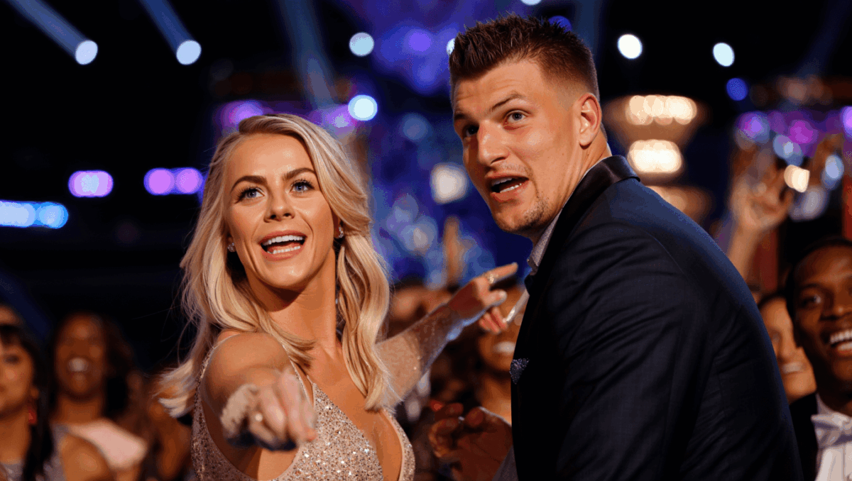 Julianne Hough reunites with ex Ryan Seacrest tonight on New Year's Rockin' Eve, calls her a 'phenomenal host'