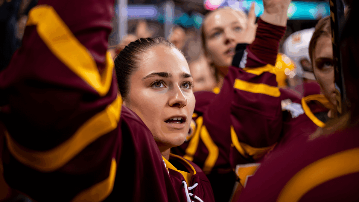 USC falls to Minnesota 63-62 in thriller, Grocholski's 25 points seal upset