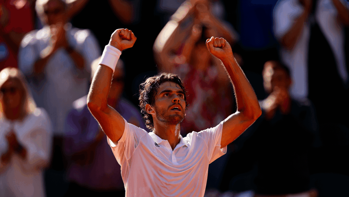 Alcaraz vs De Minaur: Alcaraz beats De Minaur 7-6, 6-4, 7-5 last night