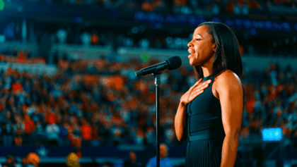 Norelle Simpson performs national anthem at tonight's Texans-Steelers game