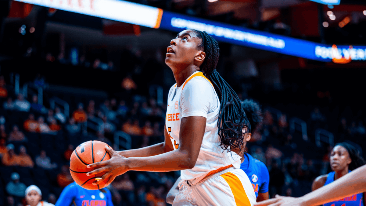 Florida battles No. 23 Tennessee in SEC women's basketball showdown, Lady Vols dominate opening quarter