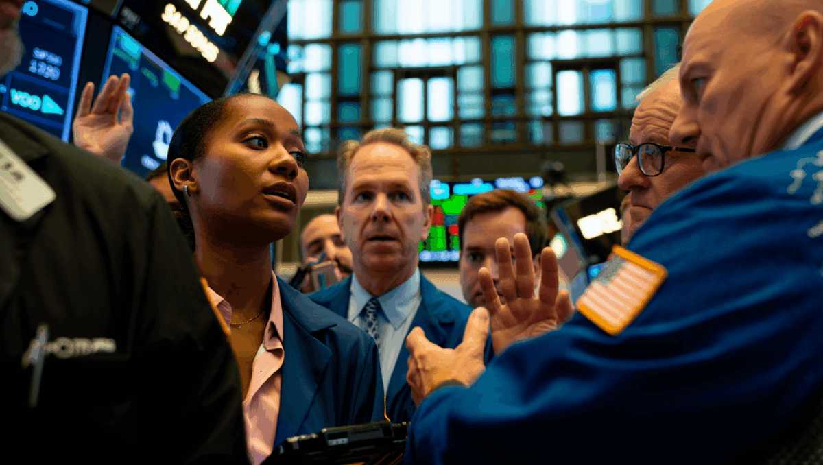 VOO drops early as S&P 500 rebounds to kick off 2026, here's why the divergence matters
