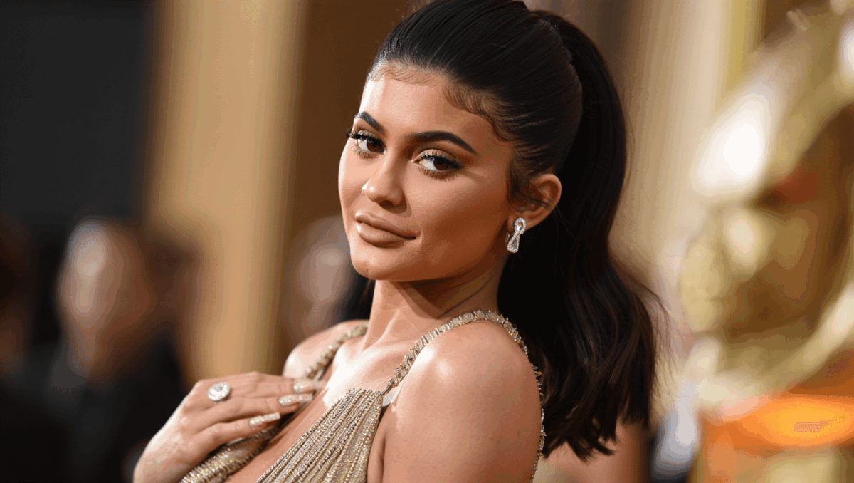 Kylie Jenner stuns in gold gown and 100+ carats of diamonds at Golden Globes