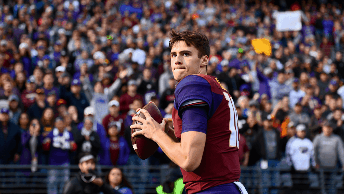 Washington vs Northwestern in tight battle, Huskies lead 39-27 at half