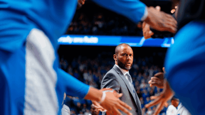 Texas vs Kentucky battles for SEC positioning tonight at Rupp