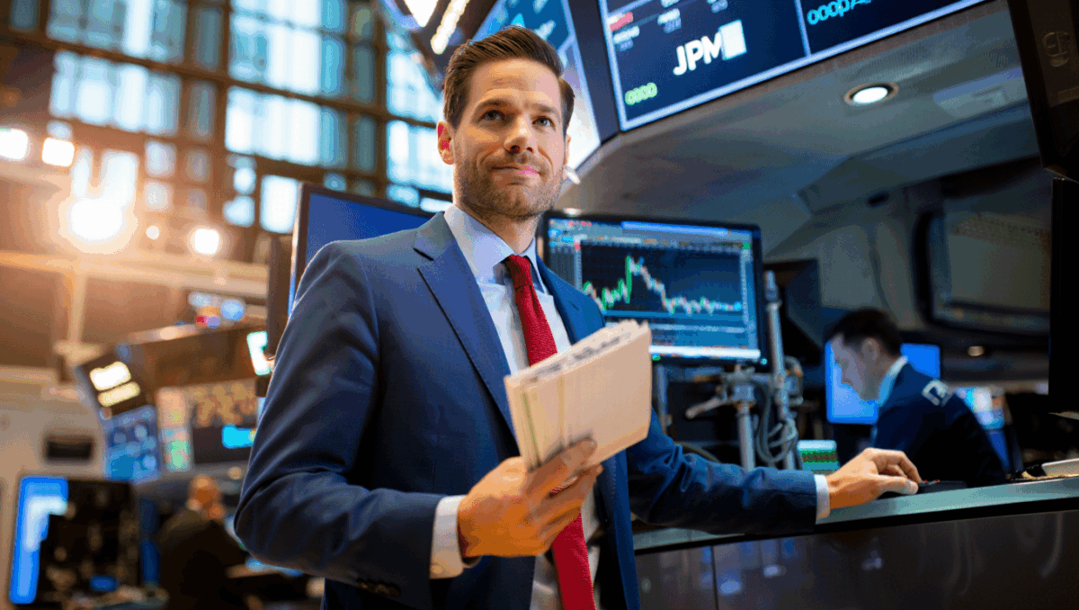 JPM stock gains 2.9% today as Barclays raises target to $391, betting on strong earnings ahead