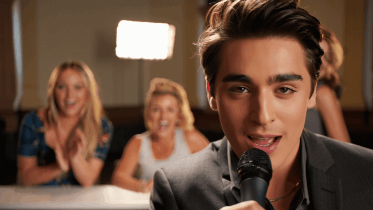 Brooks Rosser wows judges with unicorn audition on American Idol premiere
