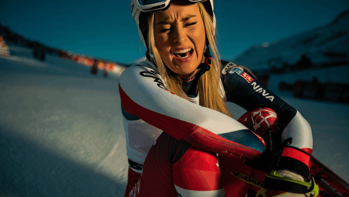 Lindsey Vonn crashes in final prep race, Olympics in doubt