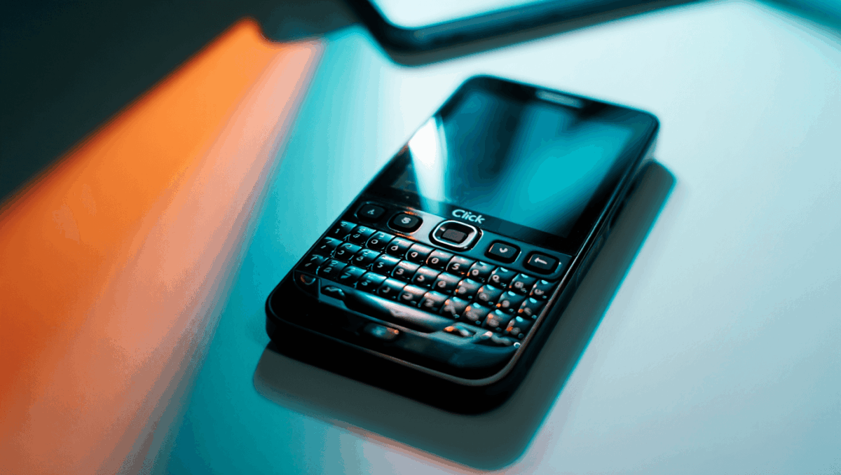 Clicks Communicator brings BlackBerry-style keyboard to Android at $499, reservations open now