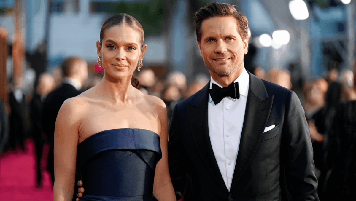 Noah Wyle wife Sara steals spotlight at Golden Globes, here's their love story