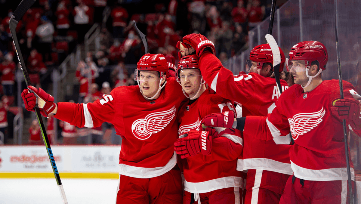 Red Wings beat Maple Leafs 6-3 in dominant win at Scotiabank Arena