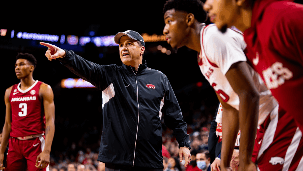 South Carolina faces No. 17 Arkansas in SEC matchup tonight at Bud Walton Arena