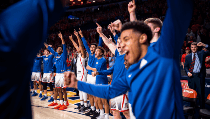 AP poll basketball: Arizona stays No. 1, Michigan closes gap with 1494 points