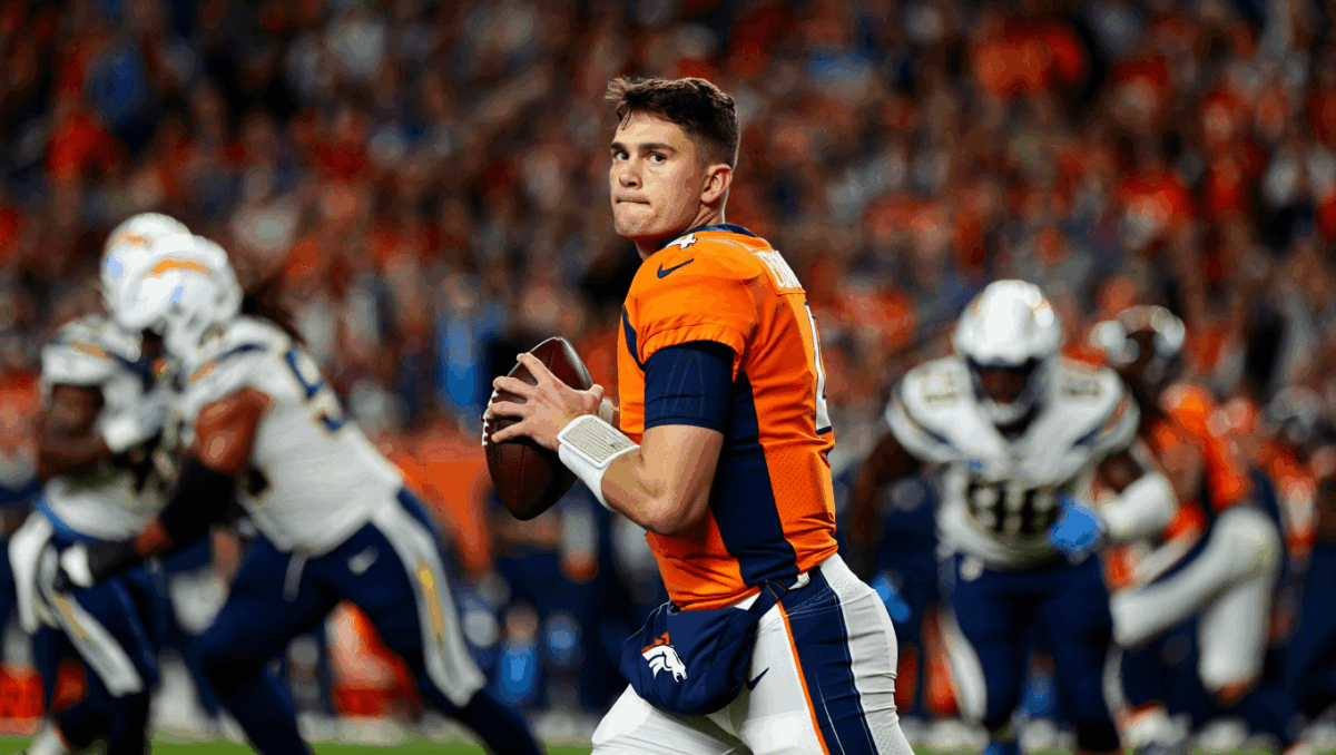 Denver Broncos lead Chargers 10-0 in pivotal Week 18 matchup as Broncos chase AFC West crown and top seed
