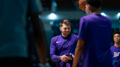 Luka Doncic suffers hamstring injury in second quarter vs 76ers