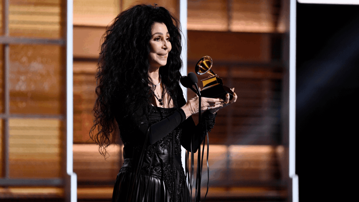 Cher returns to Grammys after 18 years, hilariously flubs award announcement