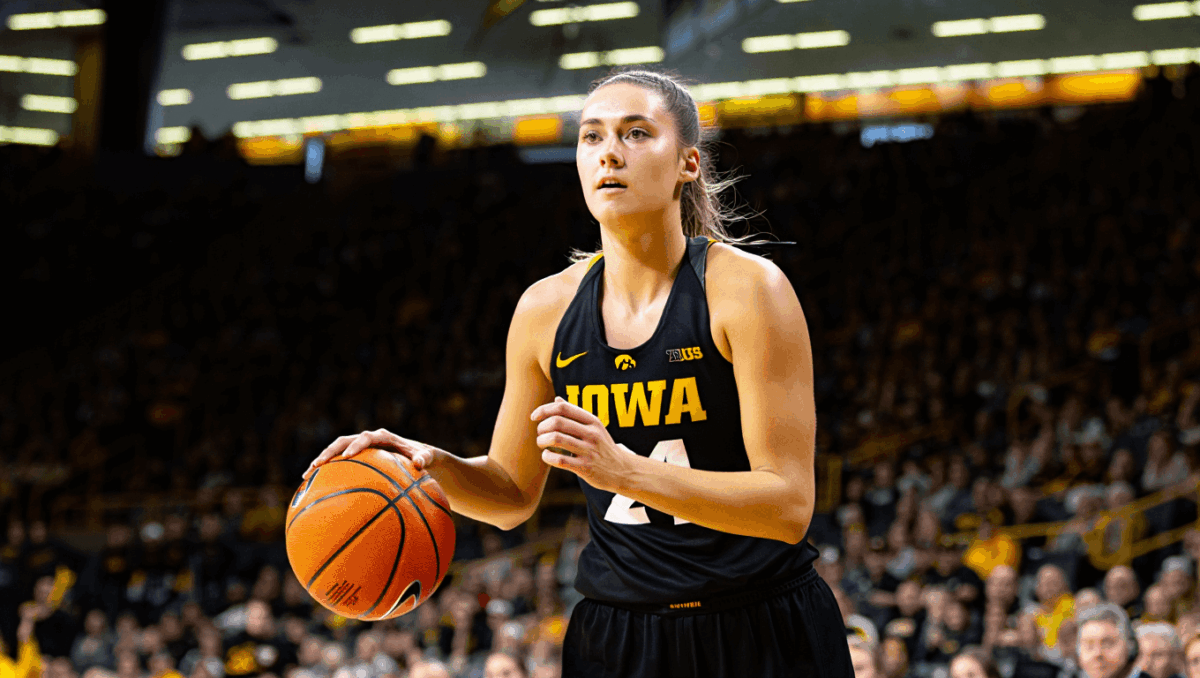 Washington faces Iowa tonight in Big Ten women's basketball matchup, Hawkeyes favored 8.5 points