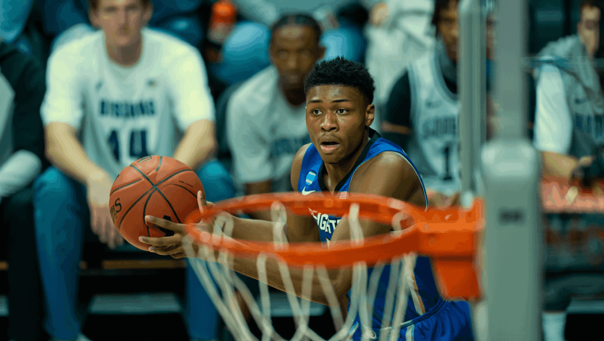 Creighton takes 2-point halftime lead over Georgetown in Big East matchup tonight