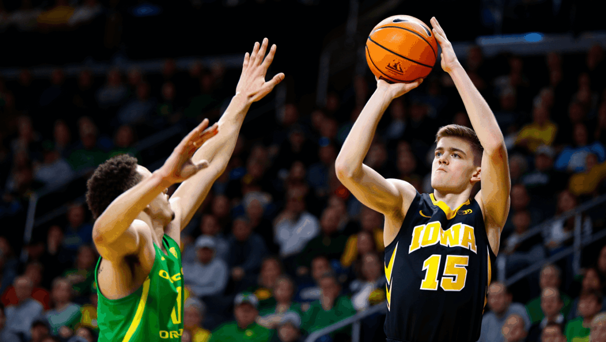 Iowa vs Oregon battle in first half matchup tonight at Matthew Knight Arena