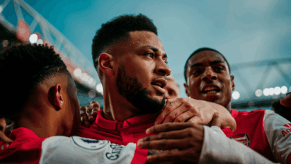 Premier League standings: Arsenal leads Man City by 3 points midway through season