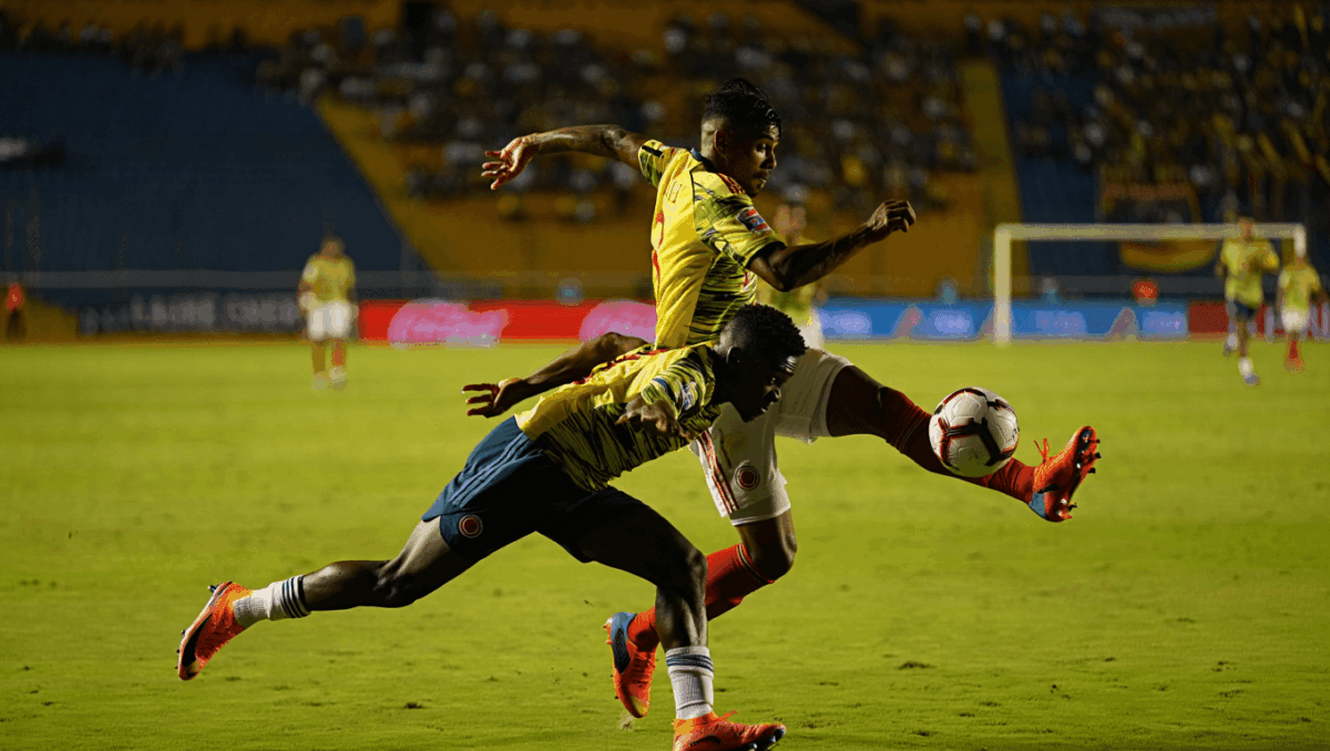 Bucaramanga faces Tolima tonight in Primera A showdown, playoff race heating up