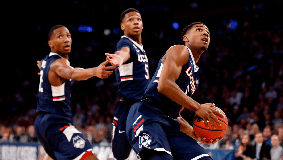 UConn vs St. John's tonight at MSG, unbeaten Huskies chase 19th straight win