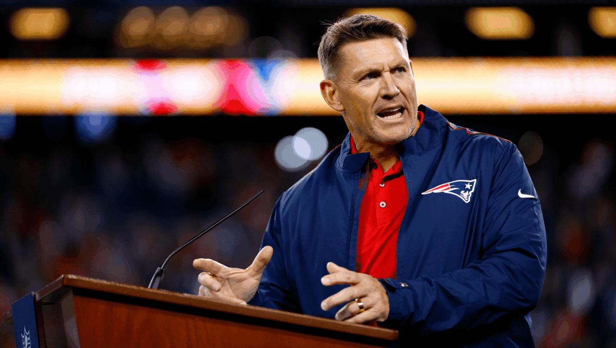 Coach of the year Mike Vrabel wins with Patriots' historic turnaround