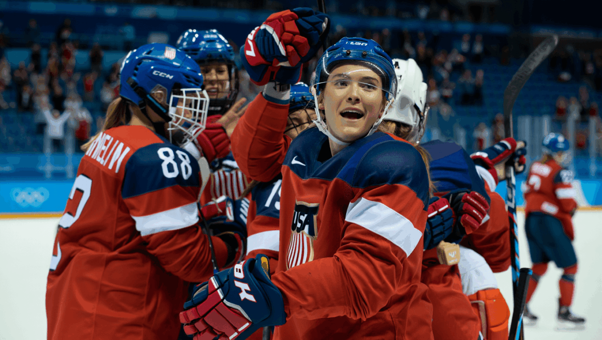 US women's hockey team dominates Italy 5-0 in quarterfinal, extends shutout streak