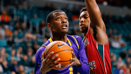 Florida Atlantic basketball loses to East Carolina 76-75 in heartbreaker