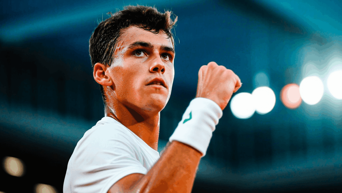 Alex de Minaur advances to Rotterdam quarterfinals, beats Wawrinka in straight sets