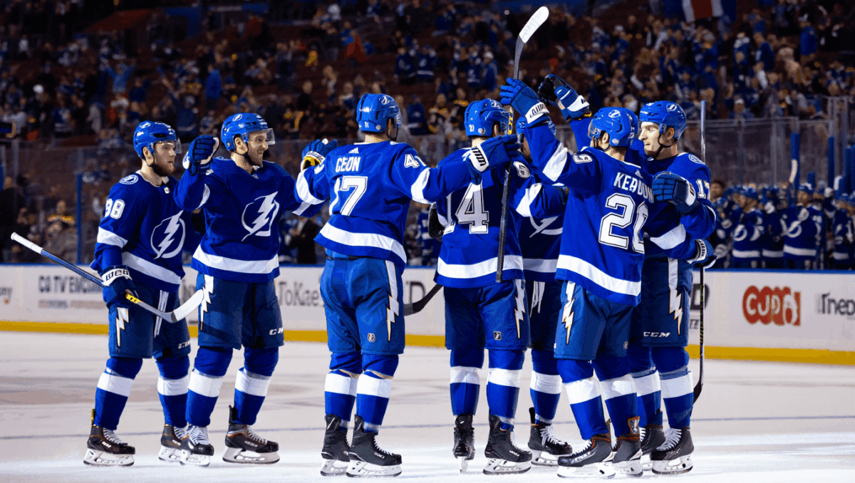 Tampa Bay Lightning beats Bruins 4-3 in Stadium Series thriller