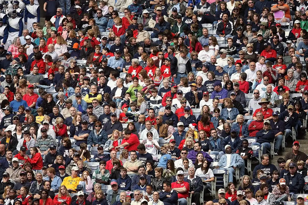 Exterior view of a stadium and crowd before kickoff