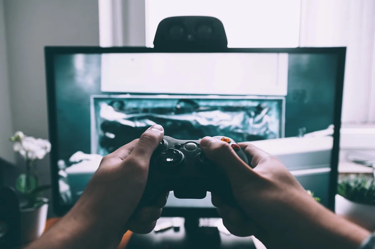 Controller showing wraparound rubber grip and rear buttons